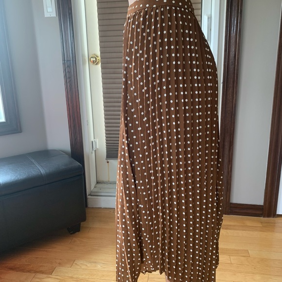 Zara Dotted Skirt - Picture 2 of 4